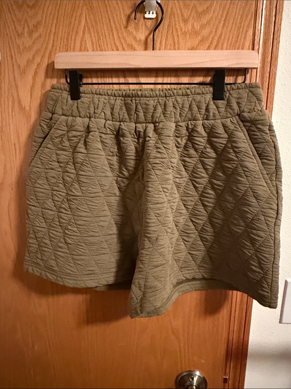 Quilted High-Waist Women's Shorts in Olive